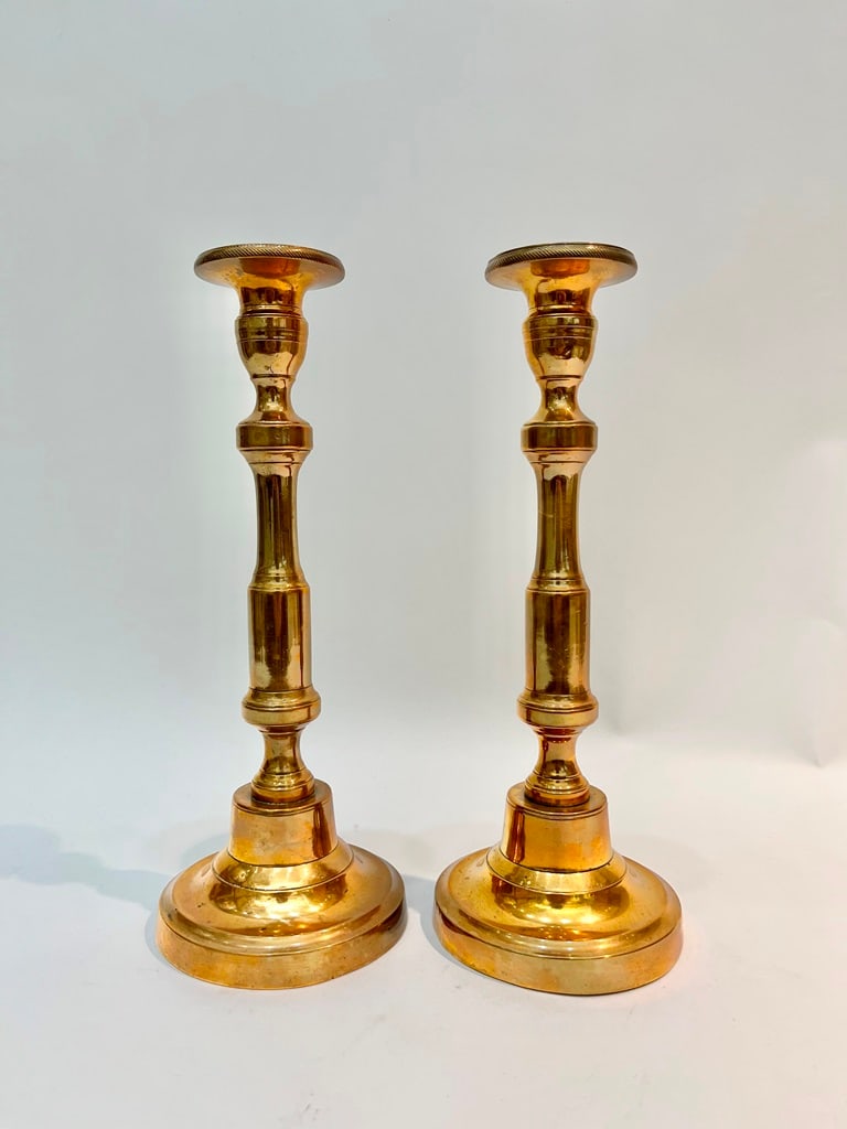 PAIR OF 19TH CENTURY BELL METAL, BALUSTER-TURNED CANDLESTICKS WITH CIRCULAR BASES. - H: 12. (1 of 6)