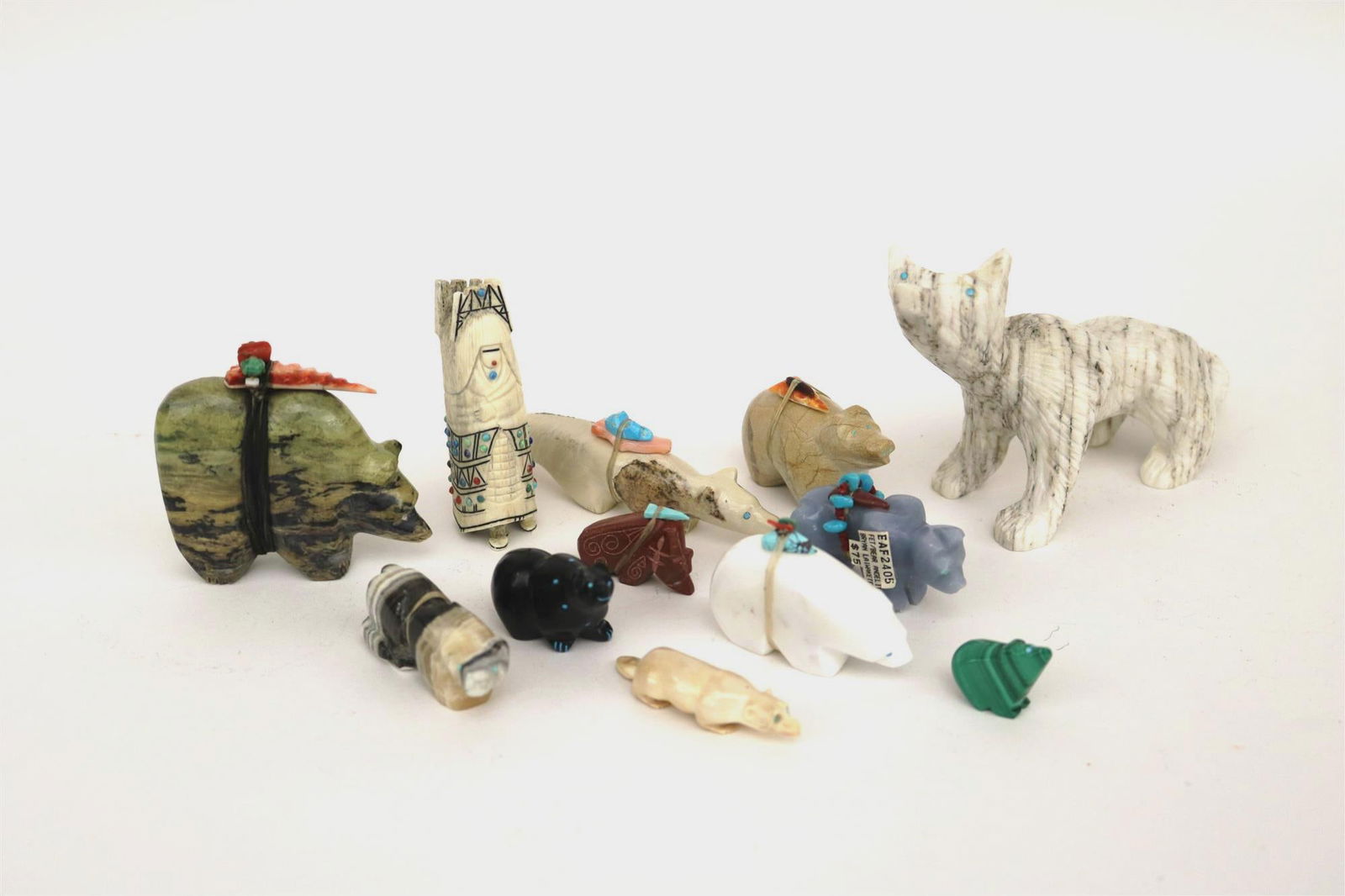 12 NATIVE AMERICAN CARVINGS.: 12 NATIVE AMERICAN CARVINGS. Selection of 12 Native American small-and-medium sized carvings. Most carvings depict animals; materials used include jet, shell, coral, malachite, travertine, glass, cla