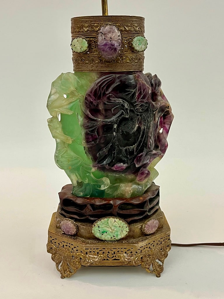 EARLY 20TH CENTURY CHINESE CARVED GREEN QUARTZ AND AMETHYST TABLE LAMP, (1 of 10)