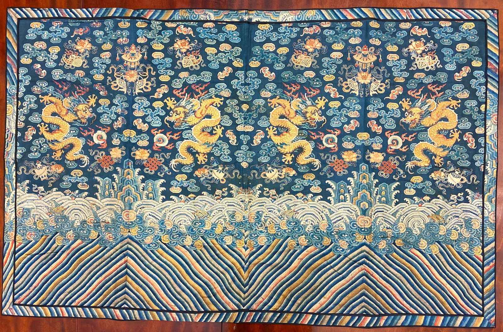 LARGE IMPERIAL CHINESE BROCADED PANEL DEPICTING DRAGONS ON BLUE SILK GROUND. 18th-19th century. (1 of 20)