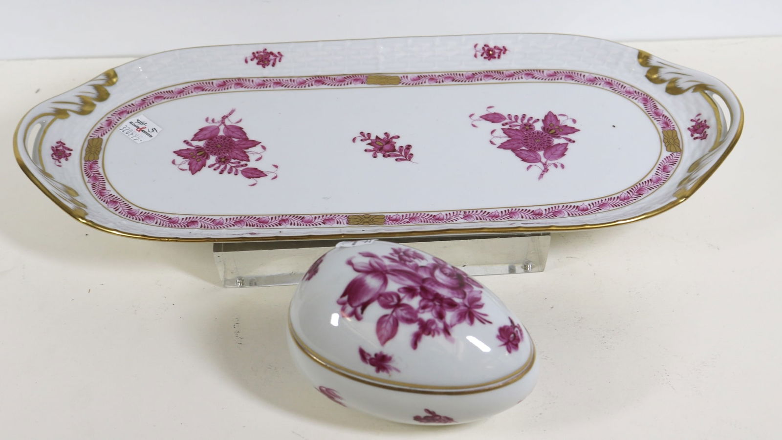 HEREND PORCELAIN MAGENTA FLOWERS OBLONG TRAY, AND SIMILAR EGG-FORM LIFT-TOP BOX. - Tray. L: 14 3/8 (1 of 9)