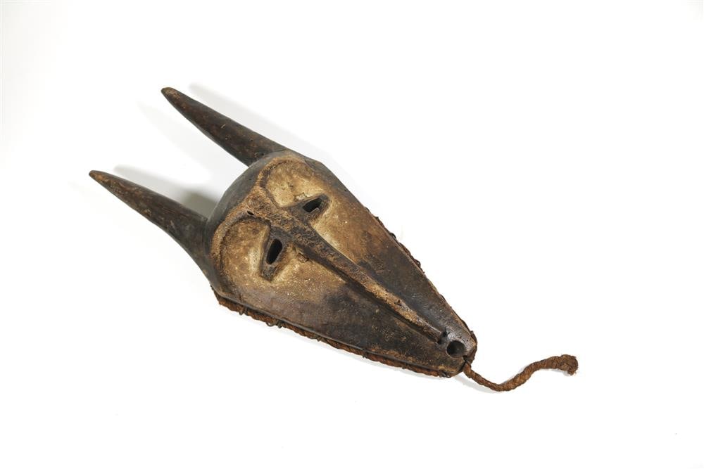 CONGOLESE HUNDE PEOPLES WOODEN FACE MASK , Early-to-mid 20th century. - 16 inches. (1 of 14)