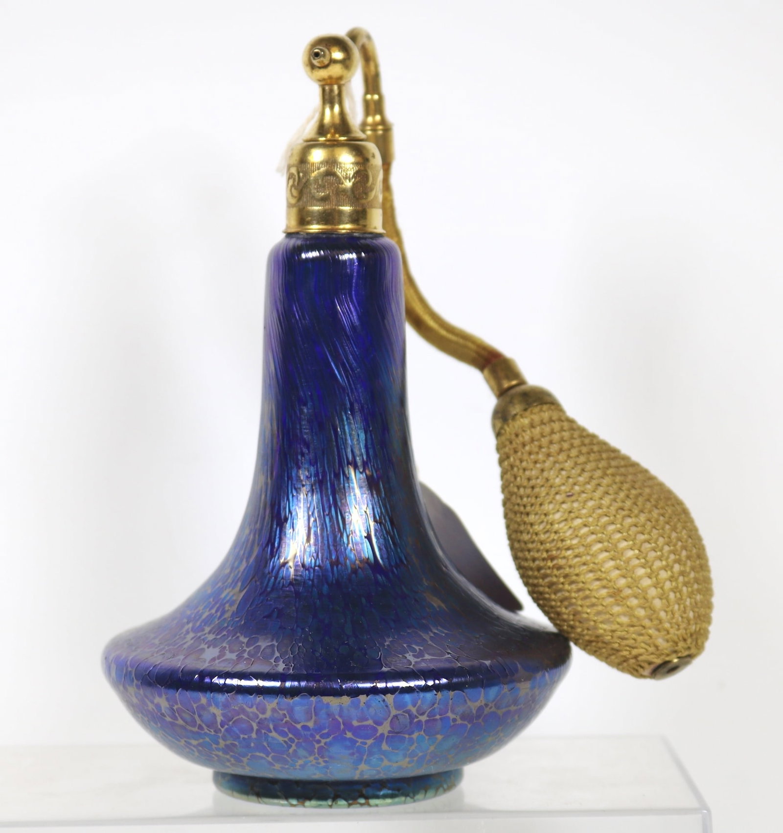 LOETZ IRIDESCENT PURPLE/COBALT ART GLASS PERFUME ATOMIZER, - H: 6 in.: LOETZ IRIDESCENT PURPLE/COBALT ART GLASS PERFUME ATOMIZER. - H: 6 in.