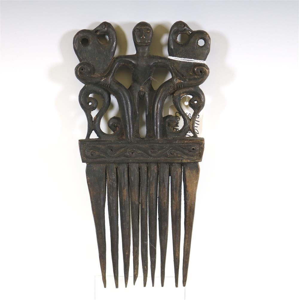 INDONESIAN SUMBA PEOPLE WOODEN COMB, Late 20th century. - Height: 8.75 inches. (1 of 18)