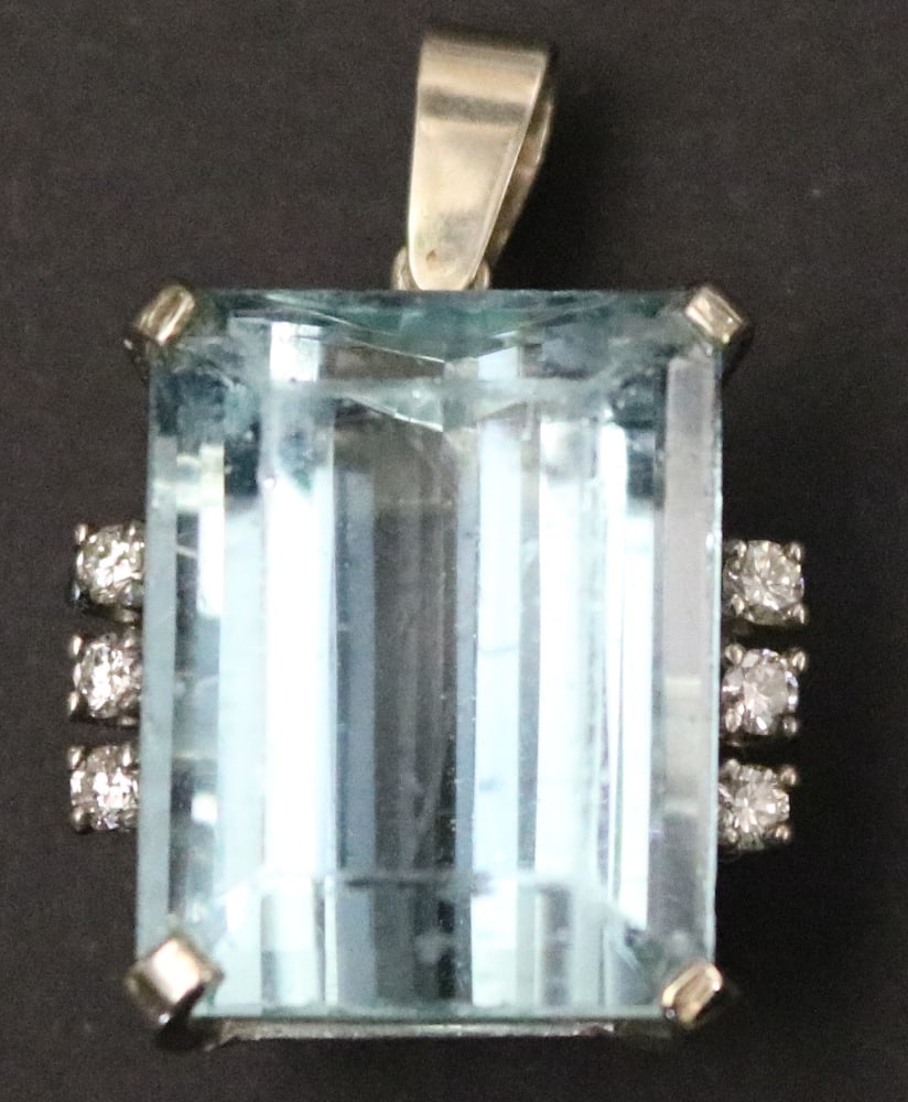 MID 20TH CENTURY 14K WHITE GOLD AND AQUAMARINE PENDANT. (1 of 6)