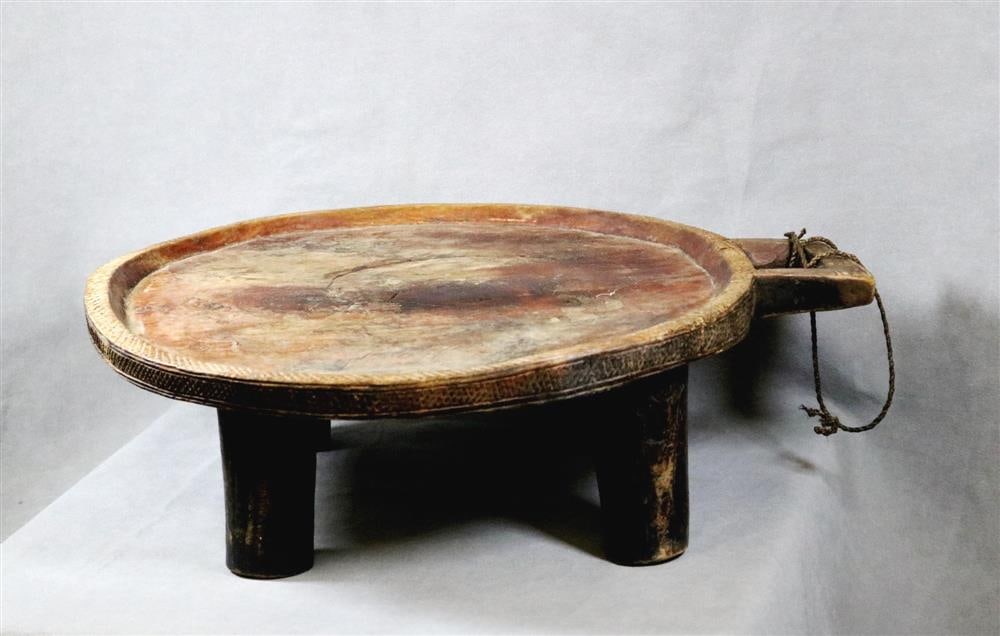 ETHIOPIAN GURAGE TRIBE TRADITIONAL WOODEN COFFEE SERVING TRAY, early-to-mid 20th century. - (1 of 13)