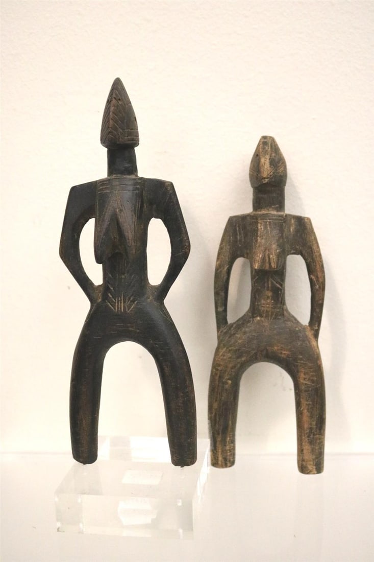 TWO MOSSI TRIBE BURKINA FASO WOODEN SLINGSHOTS, Early-to-mid 20th century. - Height: 8 inches.: TWO MOSSI TRIBE BURKINA FASO WOODEN SLINGSHOTS, Early-to-mid 20th century. Wooden patinated hand carved Mossi Tribe slingshots. One sling shoot is presented on a stand. - Height: 8 inches.