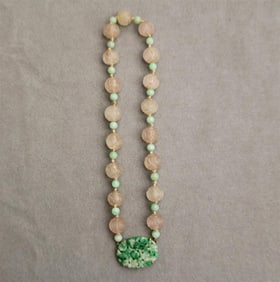 CHINESE CARVED ROSE QUARTZ AND JADE BEAD CHOKER, - L: 17 in., including clasp.
