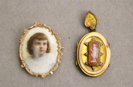 VICTORIAN YELLOW GOLD LOCKET AND PORTRAIT PIN. Oval locket, circa 1880, centers rectangular orange