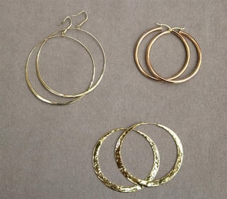 THREE ASSORTED PAIRS YELLOW GOLD CIRCULAR HOOP EARRINGS, - Wt. 14 dwt.