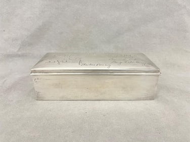 1940S GORHAM CO. STERLING SILVER RECTANGULAR HINGED TOP CIGARETTE BOX WITH ENGRAVED SIGNATURES. - 7