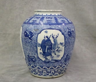 CHINESE BLUE AND WHITE DECORATED OVOID JAR. - H: 15 1/2".