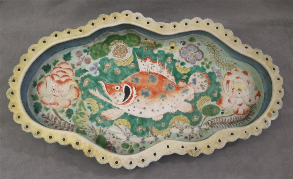 JAPANESE POLYCHROMED PORCELAIN SHAPED OBLONG PAINTED DISH. - L: 20 1/4". (1 of 14)