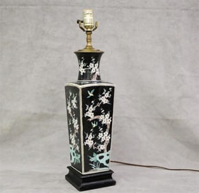 CHINESE FAMILLE NOIRE PORCELAIN SQUARE-SIDED VASE MOUNTED AS TABLE LAMP. - Vase portion, H: 14 1/4".