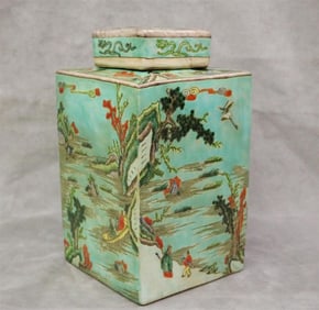 CHINESE PORCELAIN SQUARE LIFT-TOP JAR WITH DECORATION OF FIGURES IN LANDSCAPE ON TURQUOISE GROUND. -