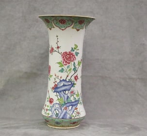 19TH CENTURY CHINESE FAMILLE ROSE PORCELAIN FLARING CYLINDRICAL VASE, - H: 17 1/2".