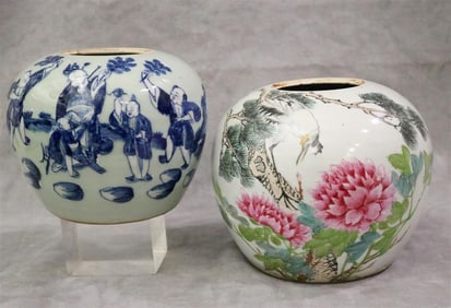 TWO CHINESE PORCELAIN GINGER JARS, 19th century. - H: 8 in.