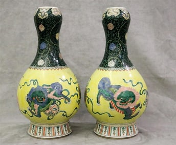 PAIR 19TH CENTURY CHINESE FAMILLE NOIRE AND FAMILLE JAUNE PORCELAIN GOURD SHAPE VASES. - H: 18 1/2".