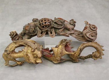 TWO CHINESE CARVED WOOD ARCHITECTURAL ELEMENTS. - Longer, L: 16 in.