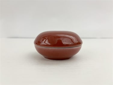 CHINESE PEACH BLOOM GLAZED PORCELAIN LIFT-COVER CIRCULAR INK PASTE BOX, - D; 3 1/8 in.