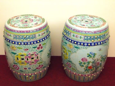 PAIR CHINESE FAMILLE ROSE/POLYCHROME ENAMELED PORCELAIN BARREL-FORM GARDEN STOOLS, early 20th