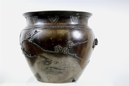 19TH CENTURY JAPANESE BRONZE JARDINIERE, Meiji period. - H: 9 3/4 in. D: 11 in.