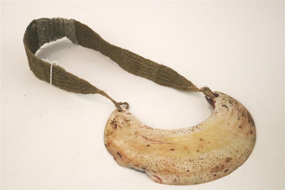 PAPUA NEW GUINEA KINA SHELL NECKLACE, Mid-20th century. - Width: 7.75 inches. (1 of 19)