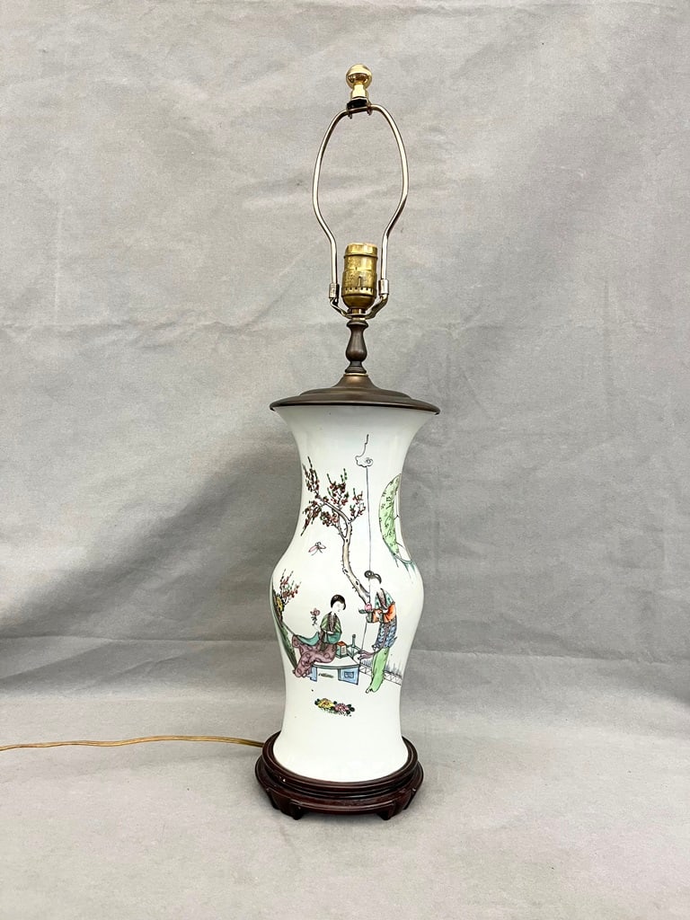 CHINESE PORCELAIN BALUSTER-FORM TABLE LAMP WITH CHINESE FIGURAL DECORATION. - Base portion, H: 13 (1 of 6)
