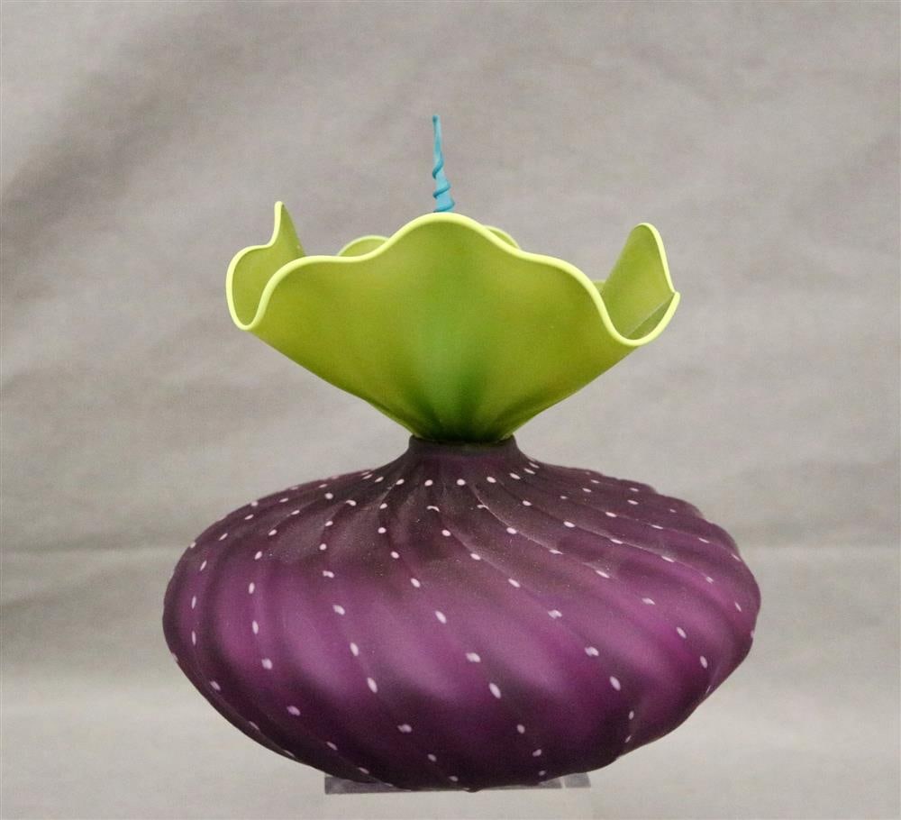 BOB AND LAURIE KLISS OF KLIZEWSKI GLASS (American contemporary). Blown art glass stoppered vessel in (1 of 17)