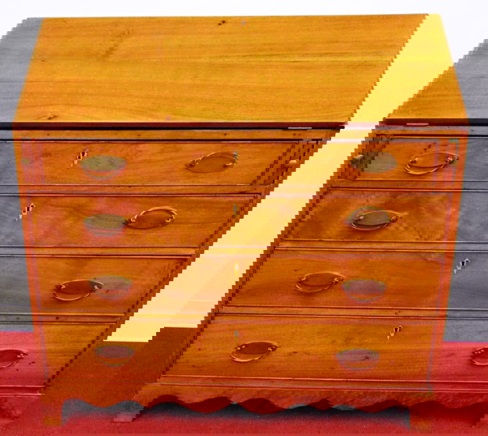 19TH CENTURY AMERICAN FEDERAL SLANT-FRONT DESK. - H: 41 1/4"; W: 40"; D: 20".: 19TH CENTURY AMERICAN FEDERAL SLANT-FRONT DESK. Fall front opens to writing compartment fitted with prospect door centered by eight arcaded pigeonholes and six short drawers; case has four graduated