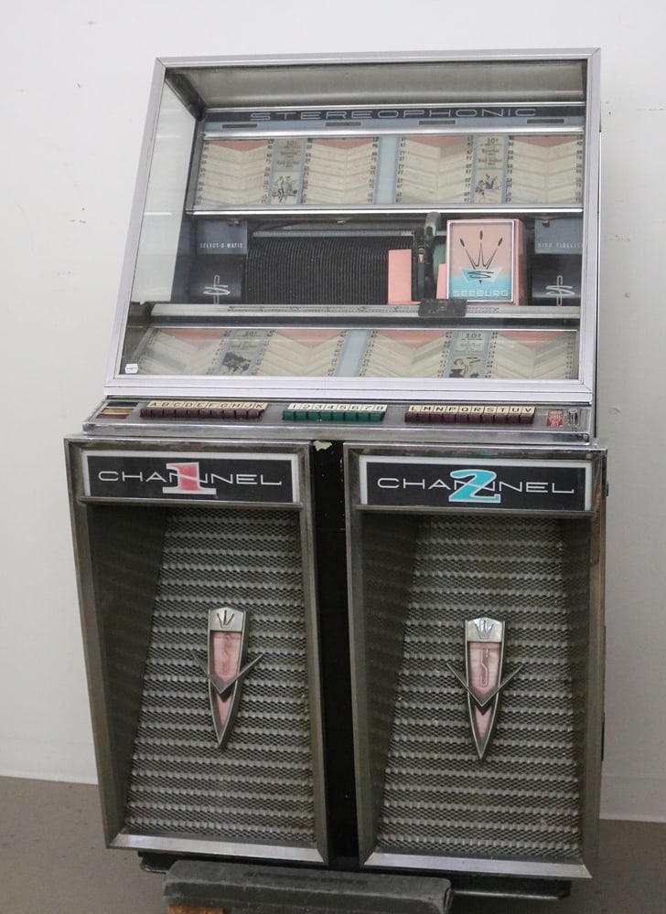 LATE 1950'S SEEBURG 222-MODEL JUKEBOX. (1 of 20)