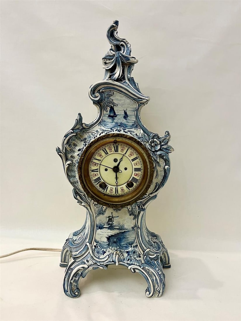 DELFT BLUE AND WHITE PORCELAIN CARTOUCHE FORM MANTEL CLOCK, late 19th-early 20th century. - H: 21 (1 of 11)