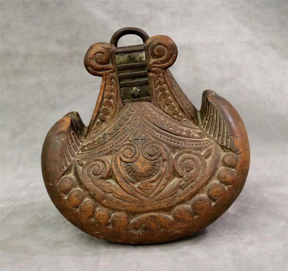 CHILEAN WOODEN AND IRON MOUNTED STIRRUP, 19th century or earlier.: CHILEAN WOODEN AND IRON MOUNTED STIRRUP, 19th century or earlier. Hand carved and decorated wooden and iron mounted stirrup.