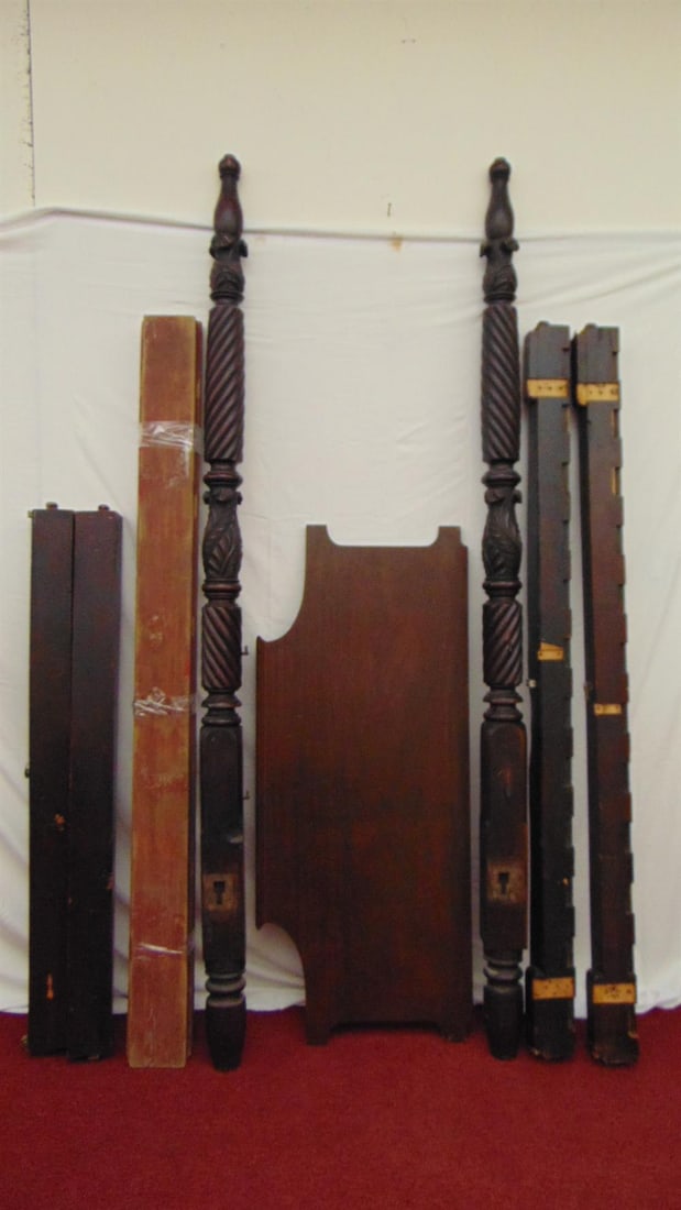 EARLY 19TH CENTURY AMERICAN EMPIRE CARVED MAHOGANY FOUR POSTER BED, circa 1820-25. (1 of 6)
