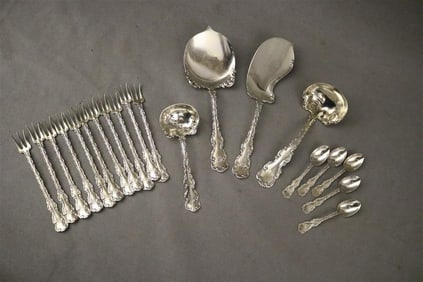 20 PIECES WHITING CO. STERLING SILVER "LOUIS XV" PATTERN FLATWARE, 20th century. - Wt. 13.8 troy oz.