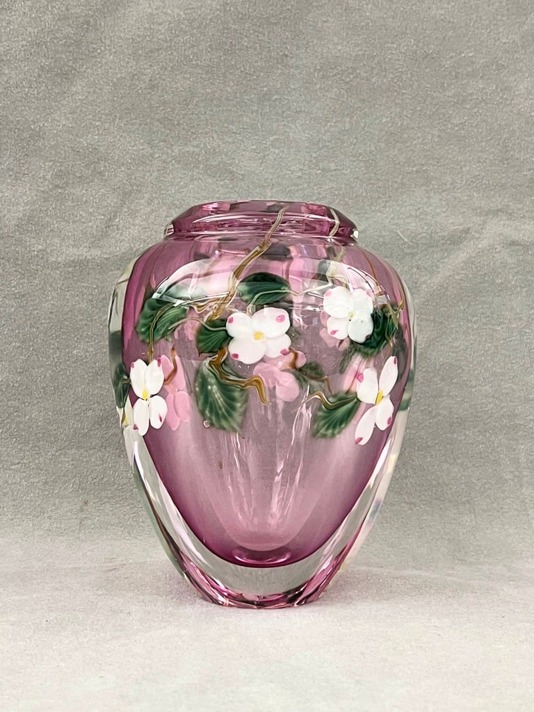 ORIENT & FLUME ART GLASS VASE, Dated 1985. - 4 7/8 in. x 3 7/8 in.: ORIENT & FLUME ART GLASS VASE, Dated 1985. - 4 7/8 in. x 3 7/8 in.