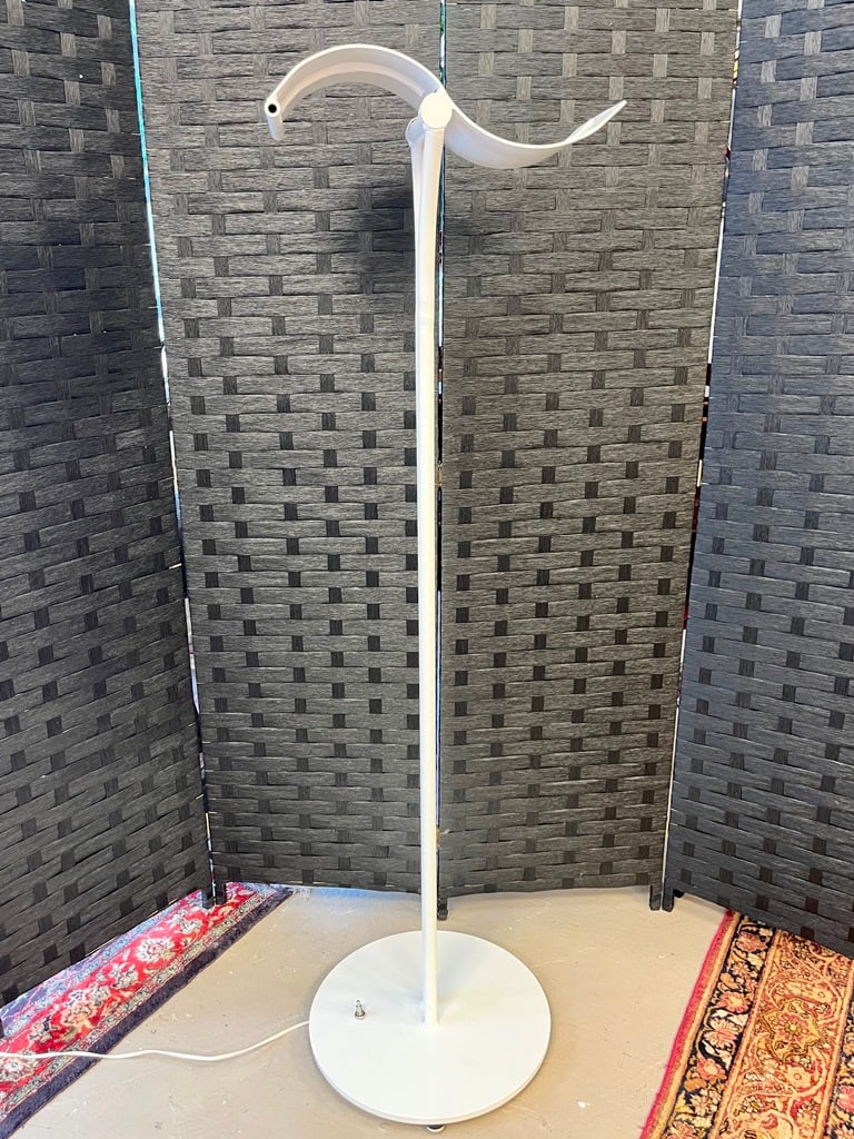 PAIR ARTHUR COTTON MOORE WHITE ENAMELED STEEL FLOOR LAMPS WITH WAVY COTTON SHADES, (1935-2022). Late: PAIR ARTHUR COTTON MOORE WHITE ENAMELED STEEL FLOOR LAMPS WITH WAVY COTTON SHADES, (1935-2022). Late 20th century. Discular bases - H: 58 in.