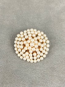 14K YELLOW GOLD AND CULTURED PEARL CLUSTER, CIRCULAR DOME FORM PIN.