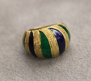18K (750) ITALIAN TEXTURED YELLOW GOLD AND COBALT AND EMERALD GREEN ENAMEL DOME RING. - Ring size: 5