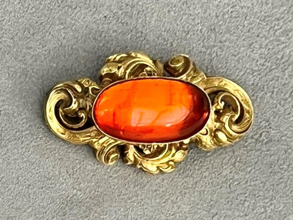 MID 19TH CENTURY VICTORIAN CARVED YELLOW GOLD AND ORANGE OVAL CABOCHON BROOCH, (1 of 3)