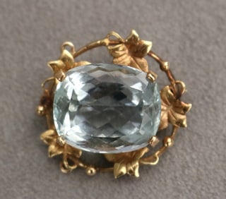 14K YELLOW GOLD AND AQUAMARINE BROOCH,