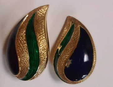 PAIR 18K (750) TEXTURED YELLOW GOLD AND COBALT AND GREEN SWIRLED DROP-FORM ENAMEL EARRINGS.