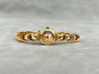 LADY'S 1960S SWISS 18K YELLOW GOLD WRIST WATCH.