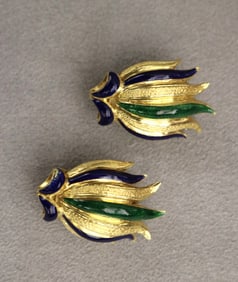 PAIR 18K ENAMELED YELLOW GOLD AND COBALT AND GREEN STYLIZED TULIP DESIGN EARRINGS.