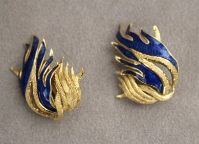 PAIR 18K TEXTURED YELLOW GOLD AND COBALT ENAMEL FLAME DESIGN CLIP-BACK EARRINGS,