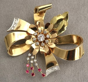 1940S 14K YELLOW AND WHITE GOLD, DIAMOND AND RUBY FLORAL DESIGN RETRO PIN.