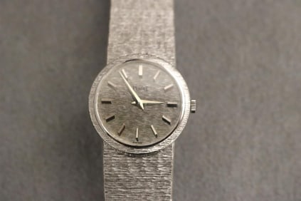 LADY'S PIAGET 18K (750) FLORENTINE TEXTURED WHITE GOLD WRIST WATCH,