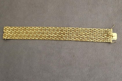 18K (750) TEXTURED AND BRIGHT-POLISHED YELLOW GOLD FLEXIBLE-LINK STRAP BRACELET,