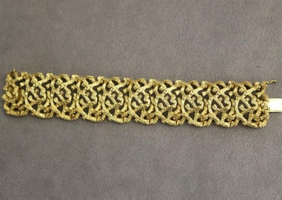 18K YELLOW GOLD TEXTURED BRANCH DESIGN OPEN WORK FLEXIBLE STRAP BRACELET.