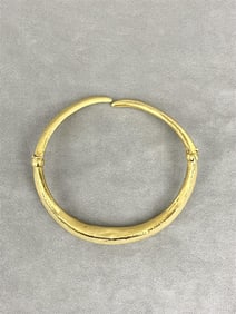22K YELLOW GOLD HINGED COLLAR CHOKER WITH HAND-HAMMERED SURFACE TEXTURE, - W: 5/8", at widest point.